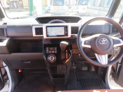Toyota Pixis Mega