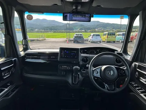 Honda N-BOX Custom