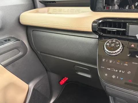 Mitsubishi Delica Mini
