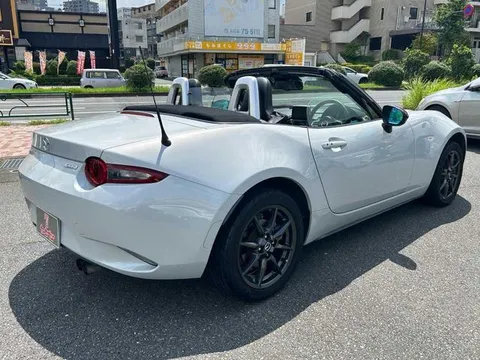 Mazda MX-5 (Roadster)