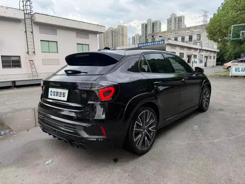 Lynk & Co 02