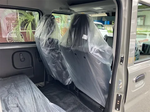 Nissan Clipper Van