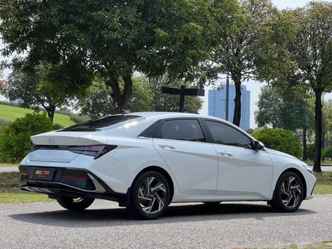 Hyundai Elantra (Avante)