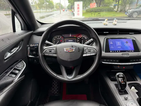 Cadillac XT4