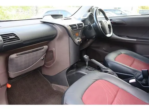 Toyota iQ