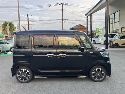 Suzuki Spacia Custom