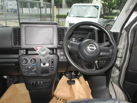 Nissan Clipper Van
