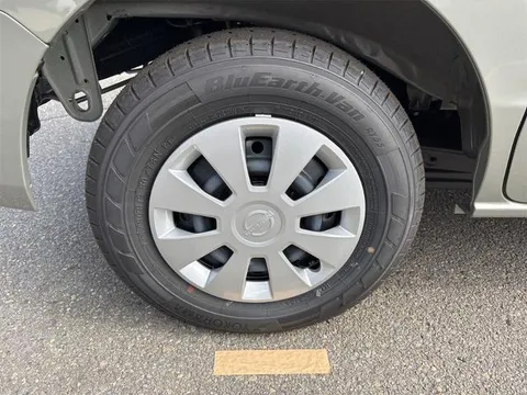 Nissan Clipper Van