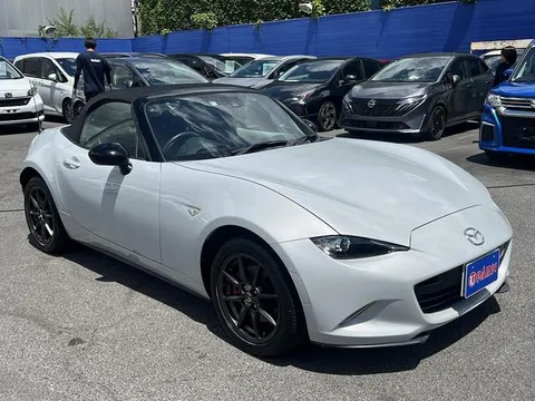 Mazda MX-5 (Roadster)