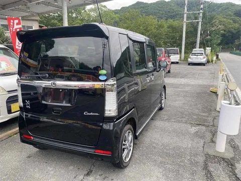 Honda N-BOX Custom