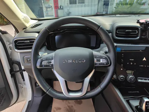 Lynk & Co Lynk & Co 02