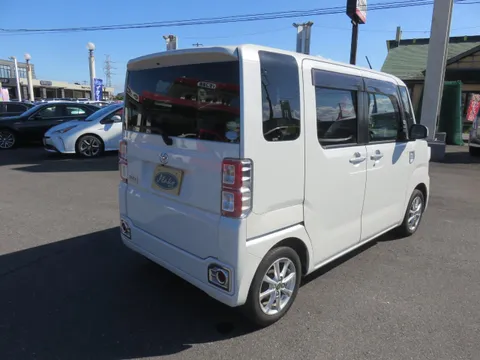 Toyota Pixis Mega