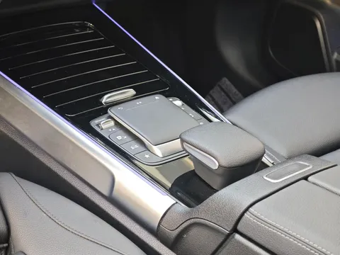 Mercedes-Benz Mercedes-Benz GLB