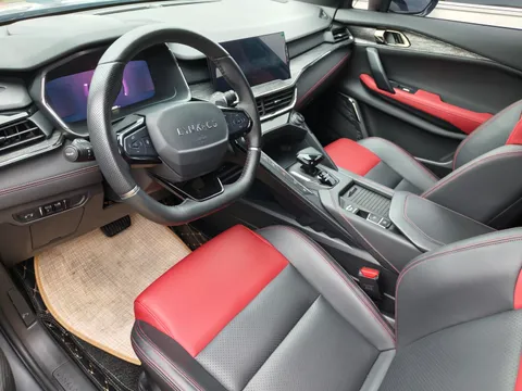 Lynk & Co 06