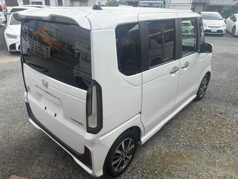 Honda N-BOX Custom