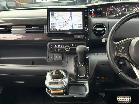 Honda N-BOX Custom