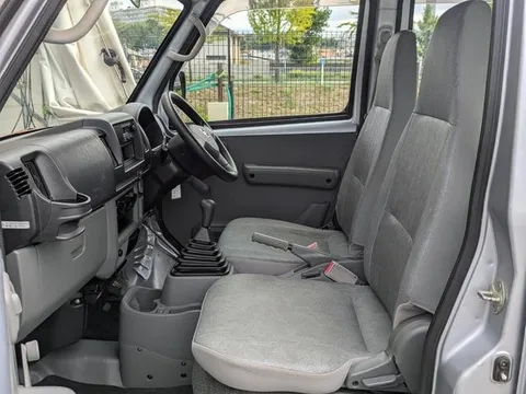 Nissan Clipper Van