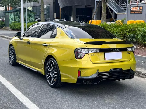 Lynk & Co 03