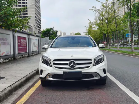 Mercedes-Benz Mercedes-Benz GLA