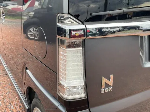 Honda N-BOX Custom