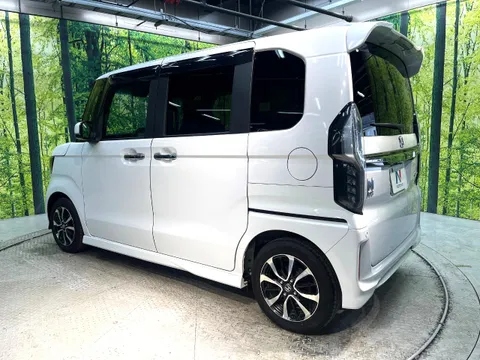 Honda N-BOX Custom