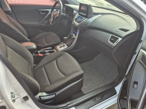 Hyundai Elantra (Avante)