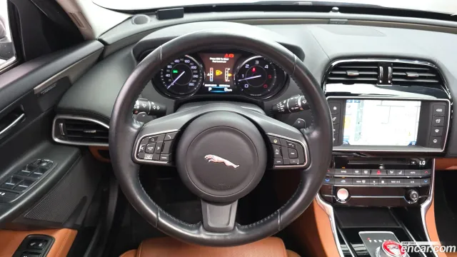 Jaguar XE