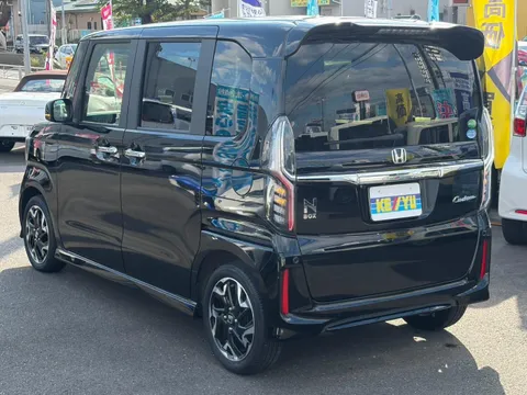 Honda N-BOX Custom
