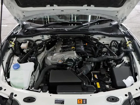 Mazda MX-5 (Roadster)