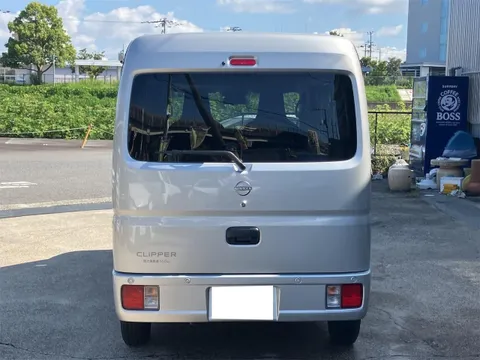 Nissan Clipper Van