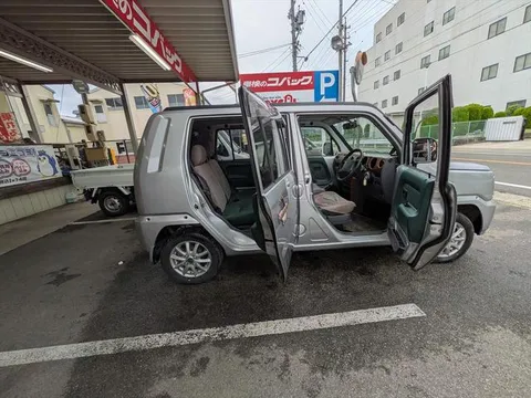Daihatsu Naked