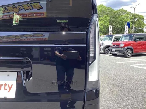 Honda N-BOX Custom
