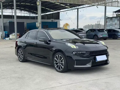 Lynk & Co 03