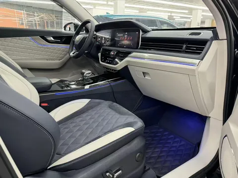 Hongqi HS5