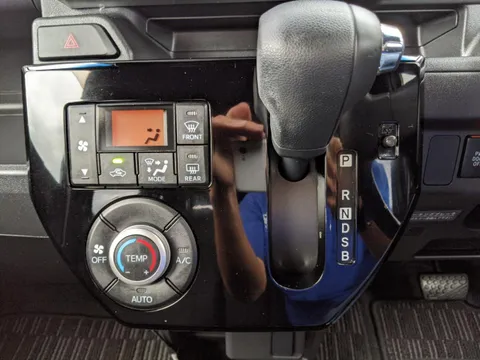 Toyota Pixis Mega