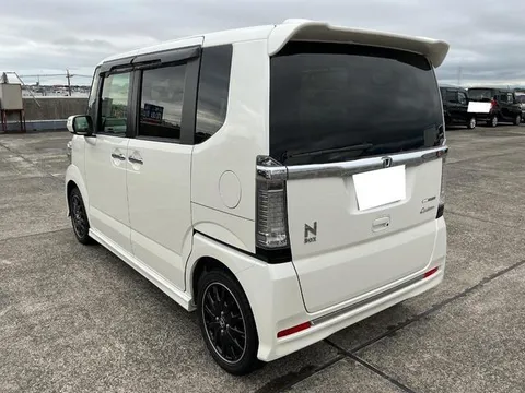 Honda N-BOX Custom