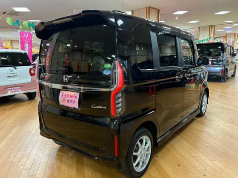 Honda N-BOX Custom