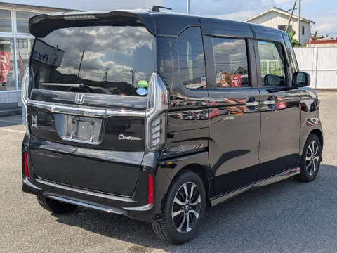 Honda N-BOX Custom