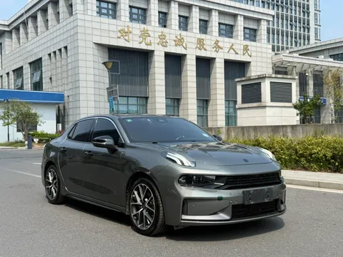 Lynk & Co 03