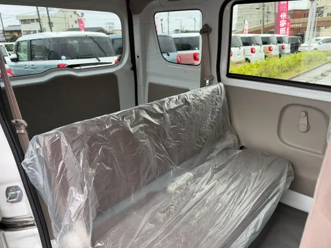 Nissan Clipper Van