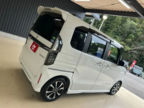 Honda N-BOX Custom