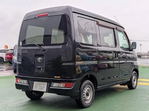 Toyota Pixis Van