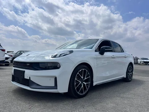 Lynk & Co 03