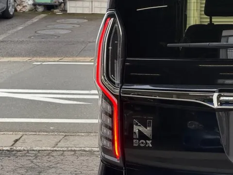 Honda N-BOX Custom