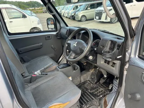 Mitsubishi Minicab Van