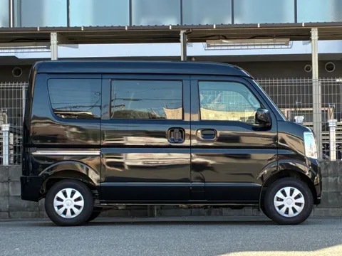 Nissan Clipper Van