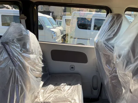 Nissan Clipper Van