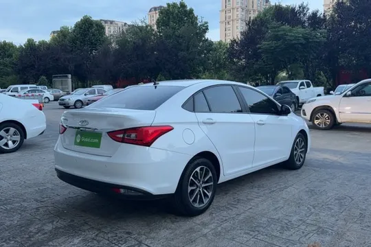 Chery Arrizo 5