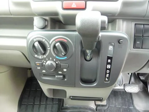 Mitsubishi Minicab Van