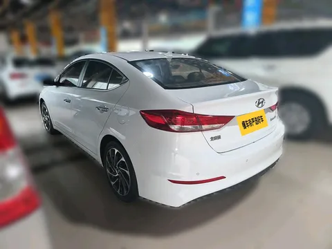 Hyundai Elantra (Avante)